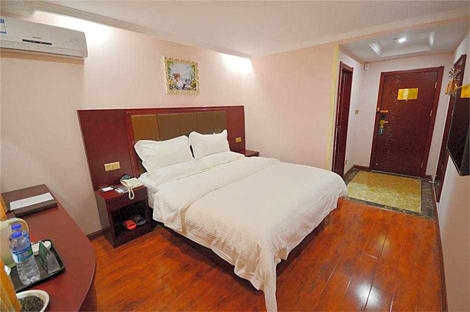 GreenTree Inn Jiangsu ZhenJiang Jurong New Bus Station Express Hotel