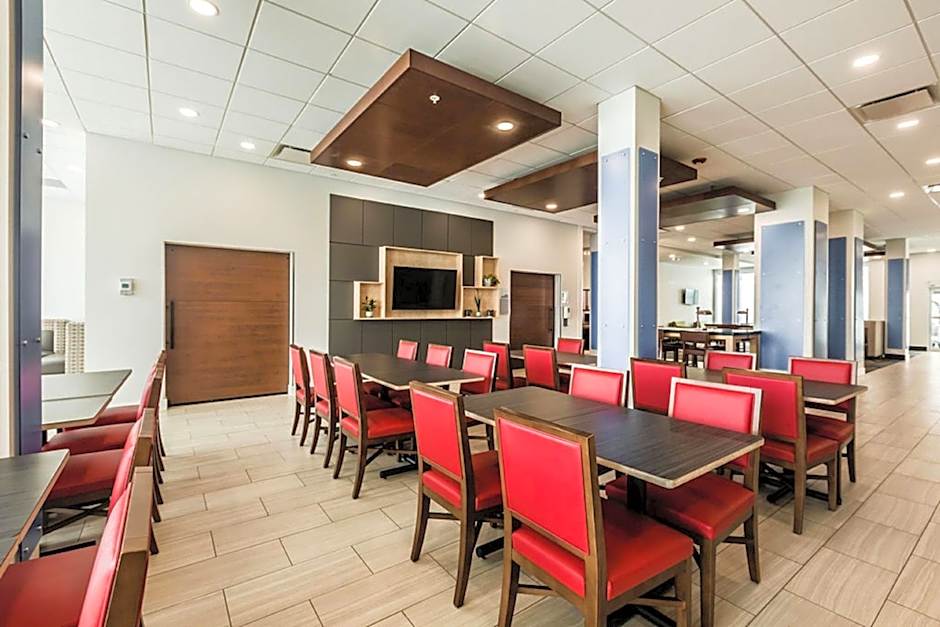 Holiday Inn Express & Suites Edmonton N - St. Albert By IHG