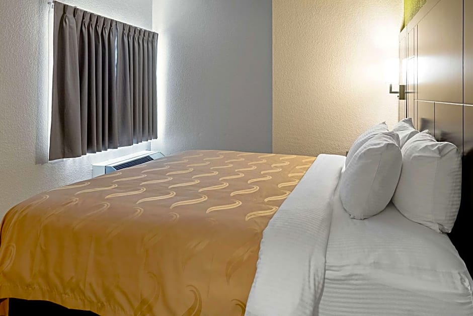 Quality Inn & Suites Robbinsville