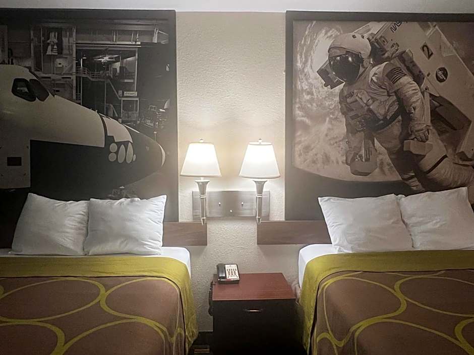 Super 8 by Wyndham Baytown / I-10 – Baytown, TX