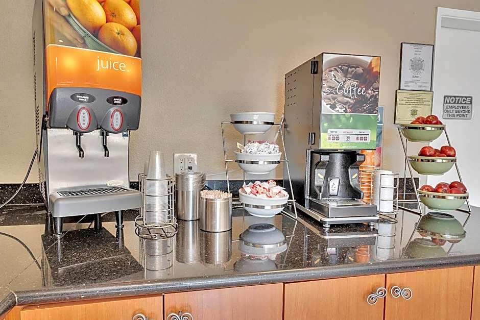 Quality Inn Near Six Flags Discovery Kingdom-Napa Valley