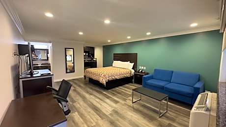 Deluxe King Suite