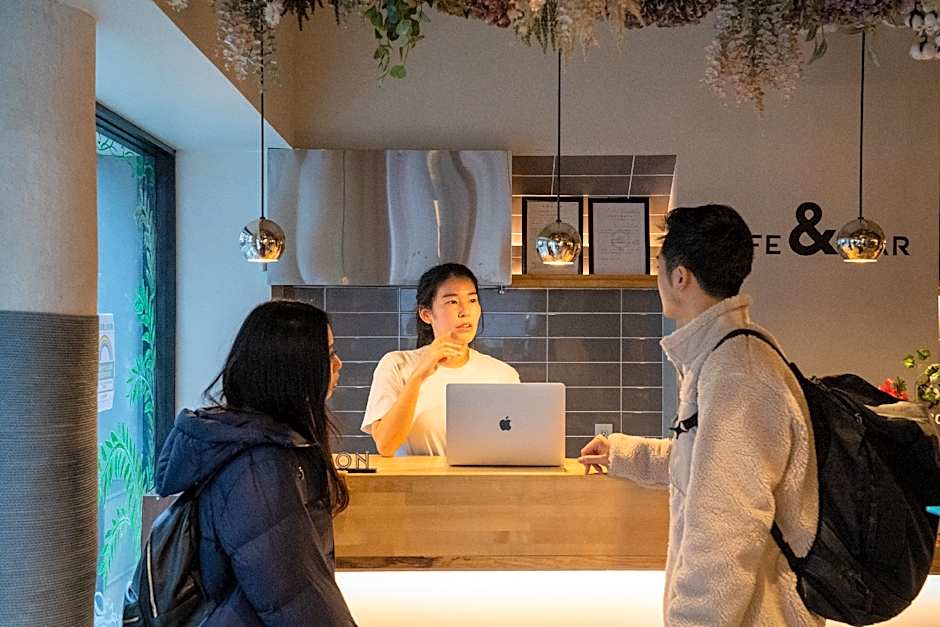AND HOSTEL KURAMAE WEST – Tokyo, NY