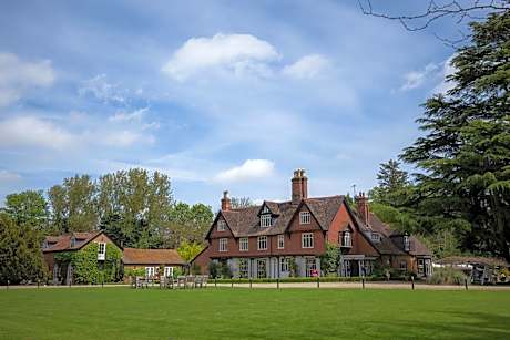 Ravenwood Hall Hotel