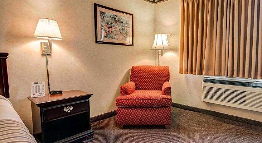 Econo Lodge Inn & Suites El Paso