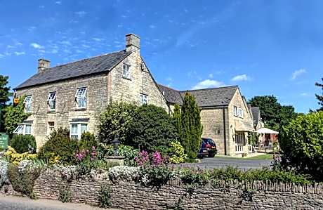 Pettifers Freehouse Hotel