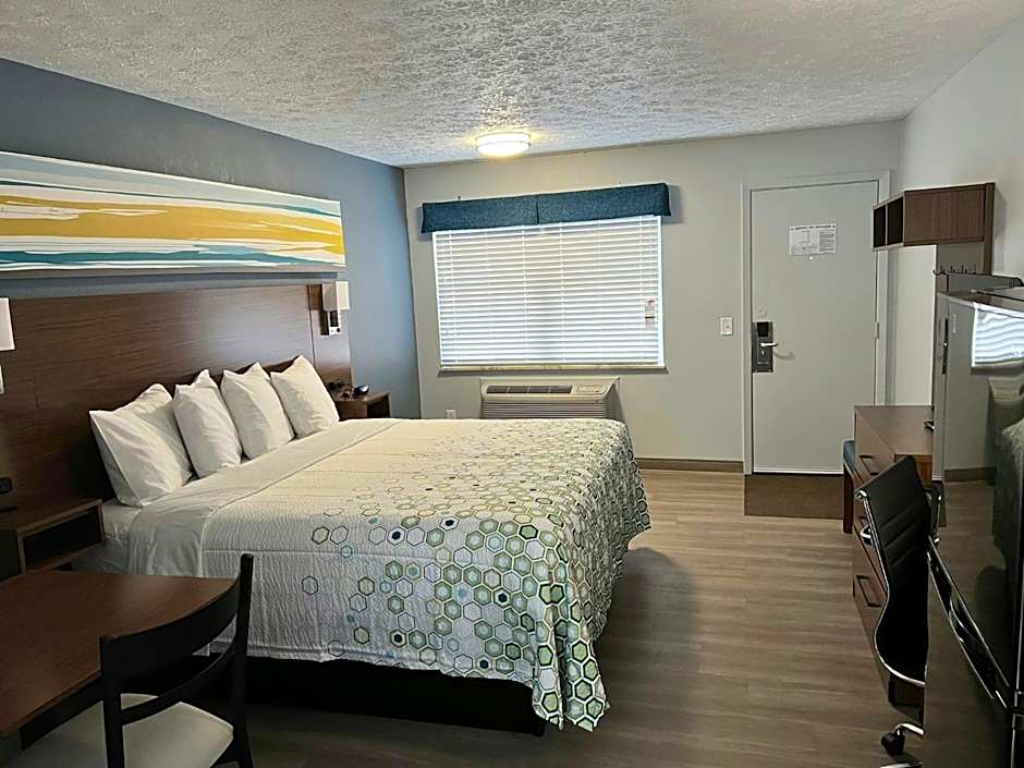 HomeTowne Studios by Red Roof Georgetown, KY