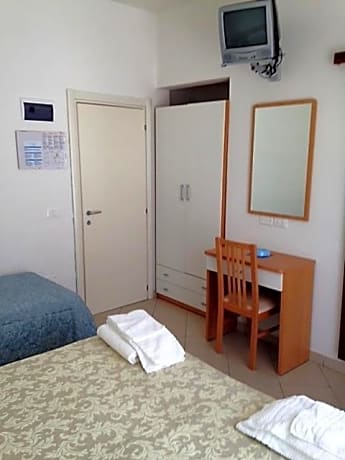 Triple Room with Private Bathroom