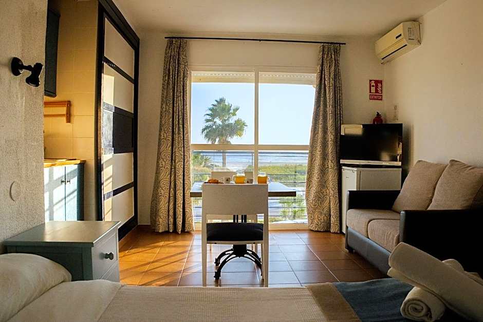 Hotel Playa Conil - Beachfront Studios & Suites