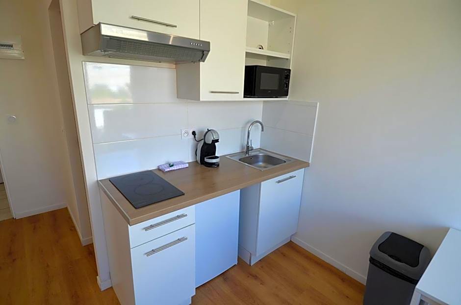 STUDIO CASSIN - next to tramway line 2 near airport