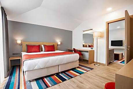 King Suite - Non-Smoking