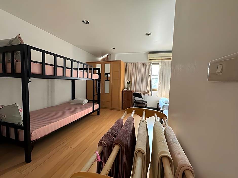 BaanSu Hostel