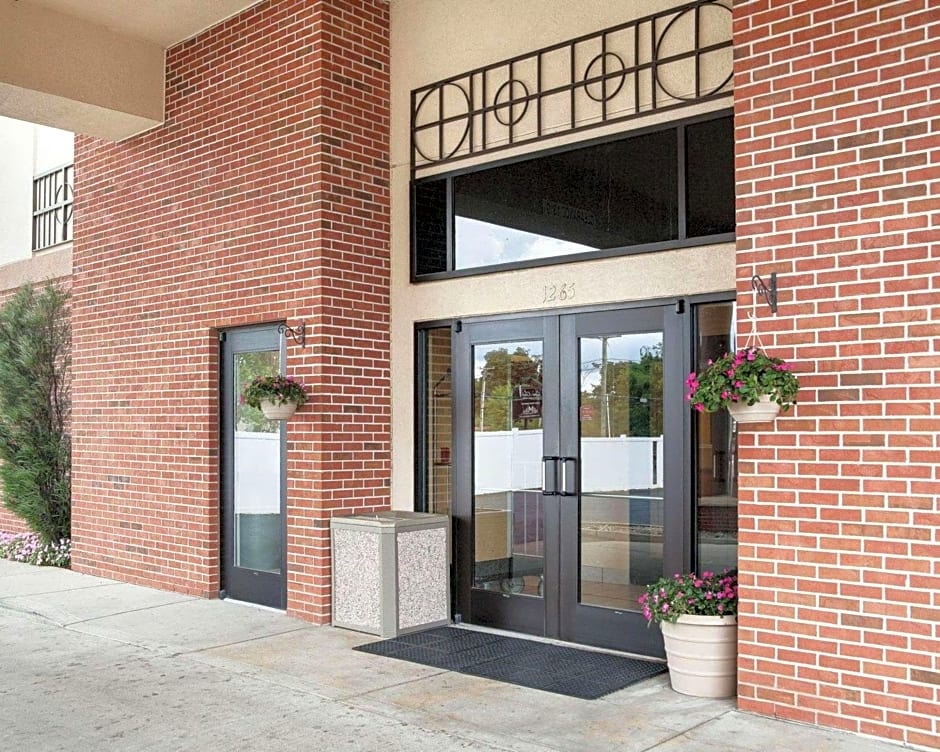 Quality Inn & Suites Niles