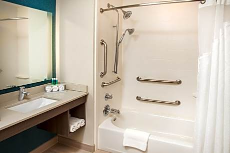 Standard Queen Room with Two Queen Beds - Communications Accessible