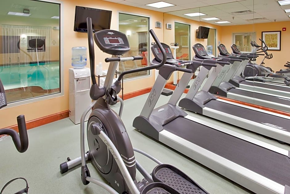Holiday Inn Express Hotel & Suites Fredericksburg By IHG