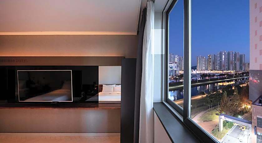 Golden Business Hotel