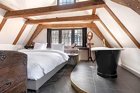 Loft with canal view: The Miller