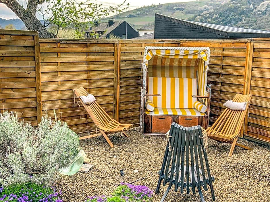 Moselhotel Weinhaus Simon `Sauna`Restaurant`ELadesäule