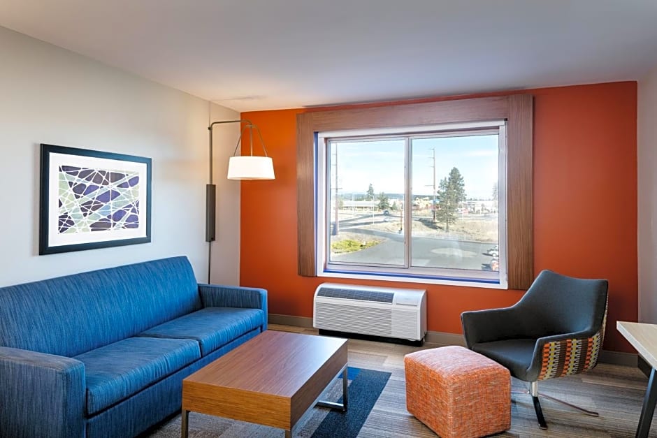 Holiday Inn Express & Suites - Bend South, an IHG Hotel