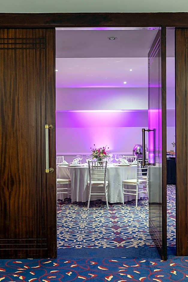 Argenta Tower Hotel & Suites