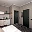 Happy Inn Rooms & Suites