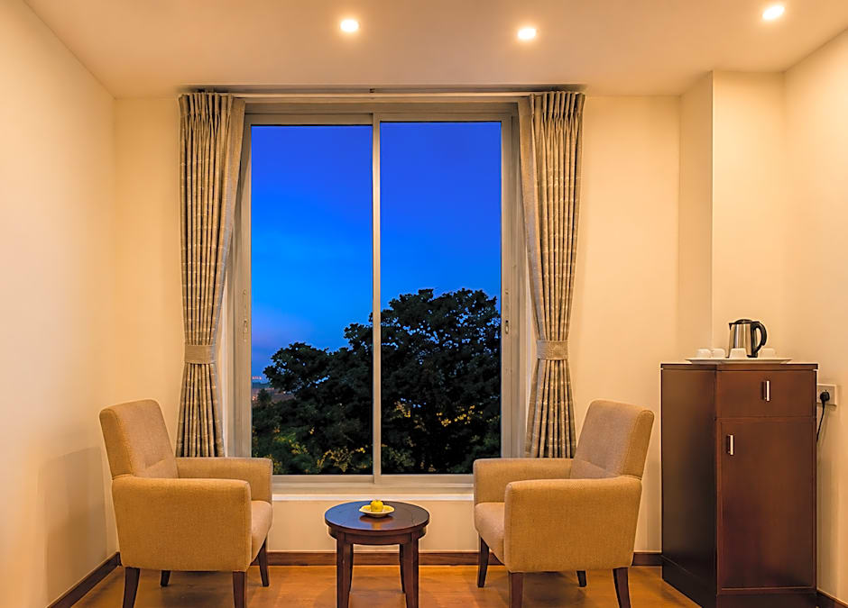 Royal Palm - Hotel Near Udaipur Railway Station