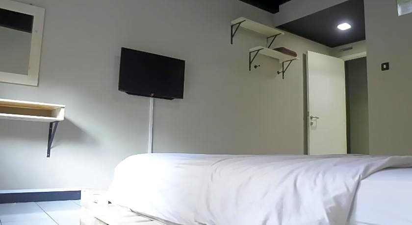 RedDoorz near Exit Toll Pasteur 5