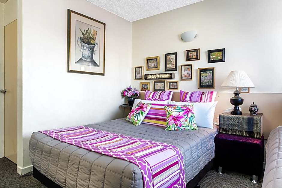 Airport Riverview Motel