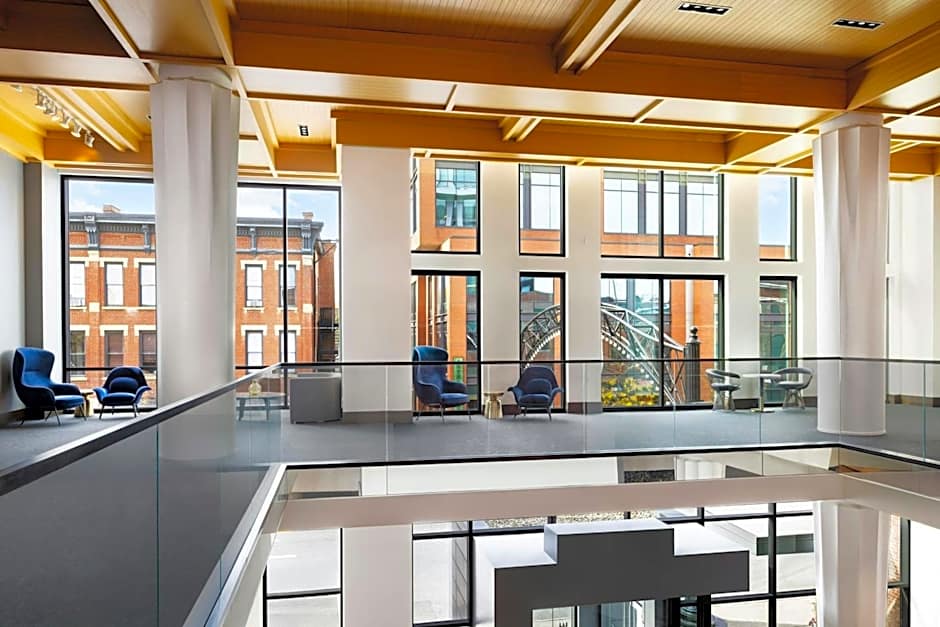 Le Meridien Columbus, The Joseph