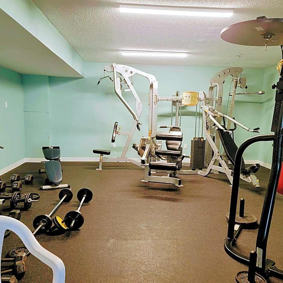 Oceanfront Escape With Balcony and heated salt water pool Sleeps 4