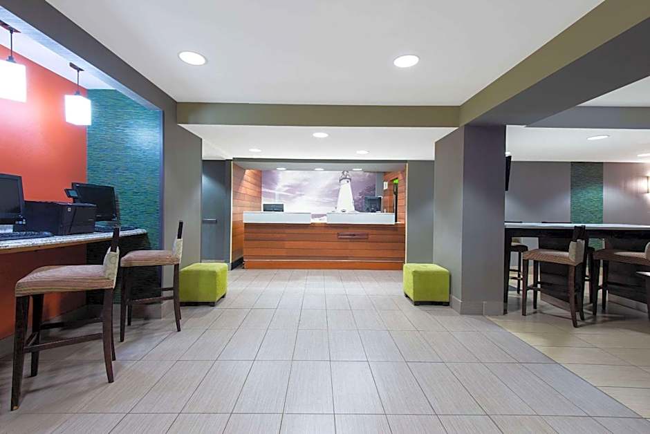 La Quinta Inn & Suites by Wyndham Erie