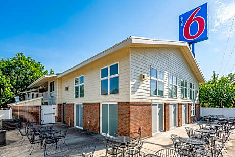 Motel 6 Clarkston WA