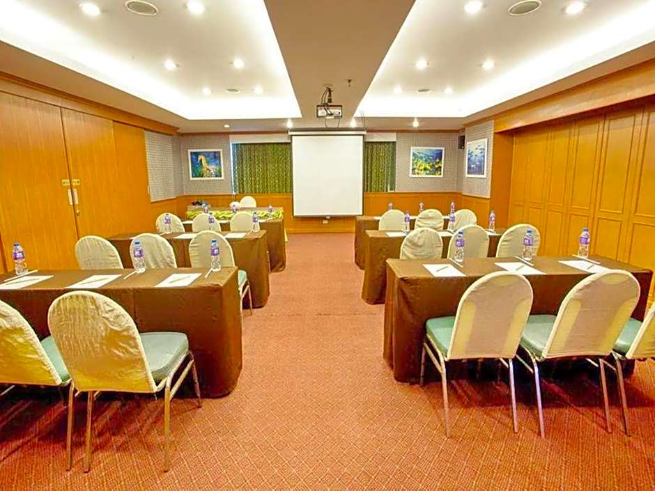 Bay Hotel Srinakarin