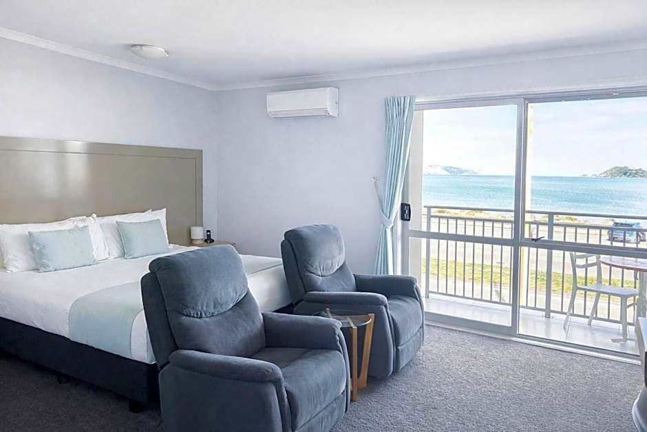 Photo 1 of 8 of Studio, Jetted Tub, Sea View, Top Floor