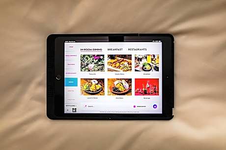 Cool Corner Suite, Suite, 1 King Bed, Non Smoking, Corner