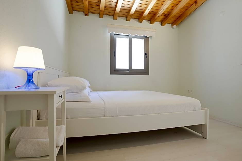 Aegean Apartments - Marina & Chios Island View