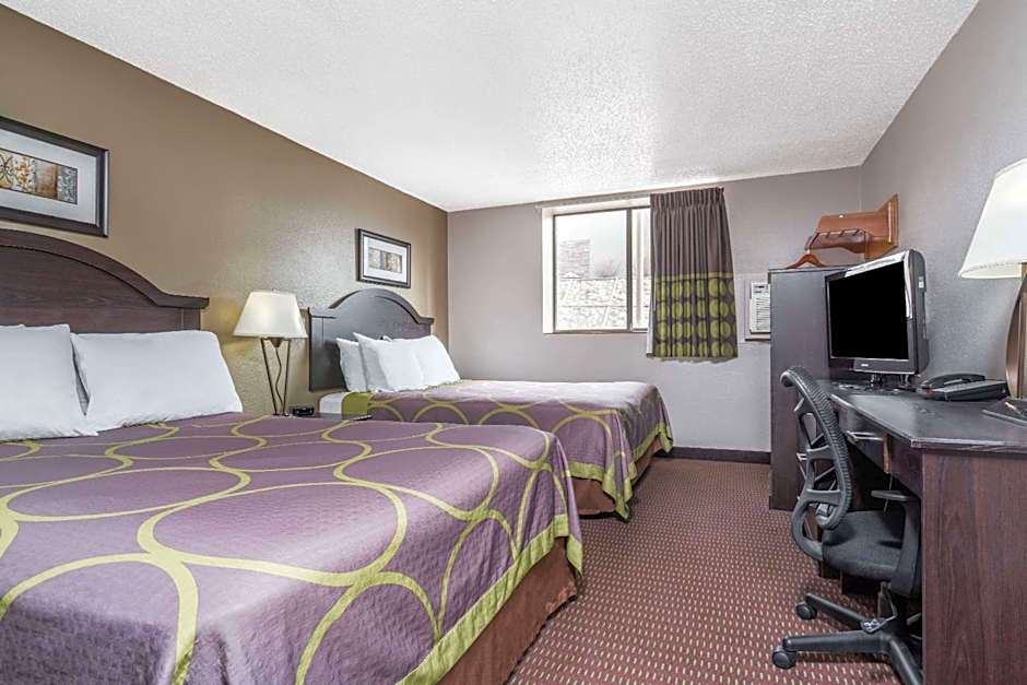 Super 8 by Wyndham Bismarck