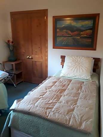 Standard Twin Room with Shared Bathroom