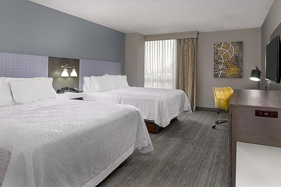 Hampton Inn & Suites Kansas City-Country Club Plaza