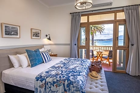 Hotel Deluxe Ocean View King with Ensuite Bathroom