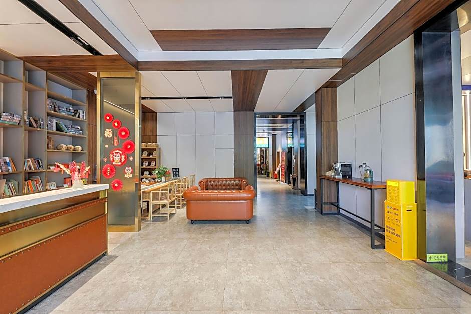 James Joyce Coffetel Xishuangbanna Poshui Square Manjinglan Ancient City