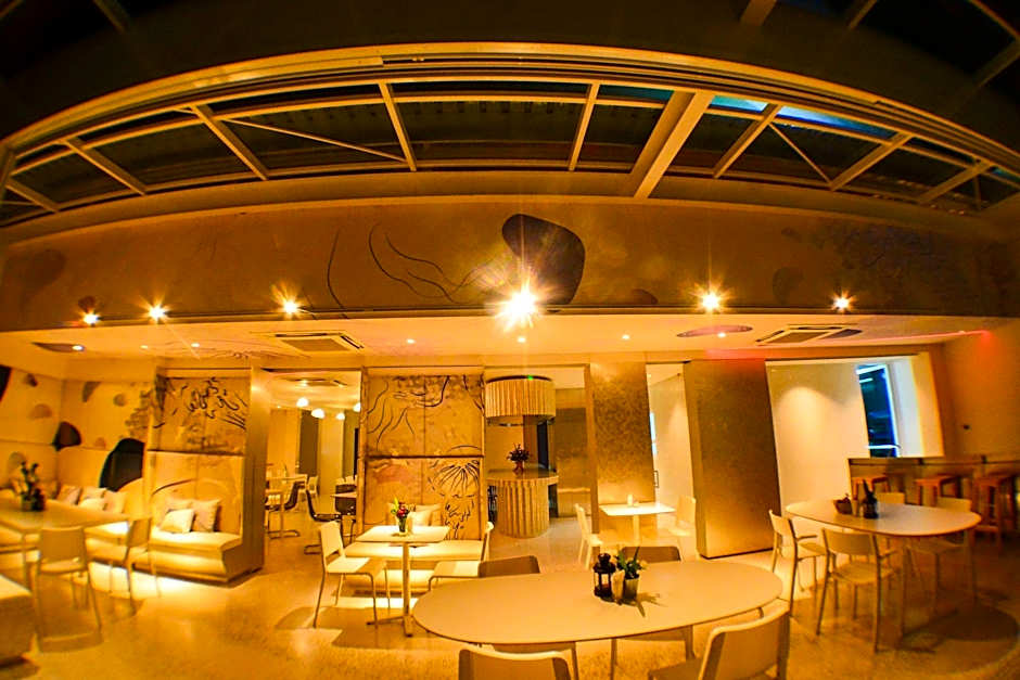 Comet Hotel Surat Thani