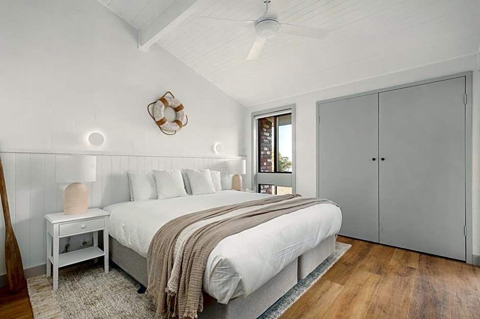 Dutchies Motel Nelson Bay & Dutchmans Beach Apartments