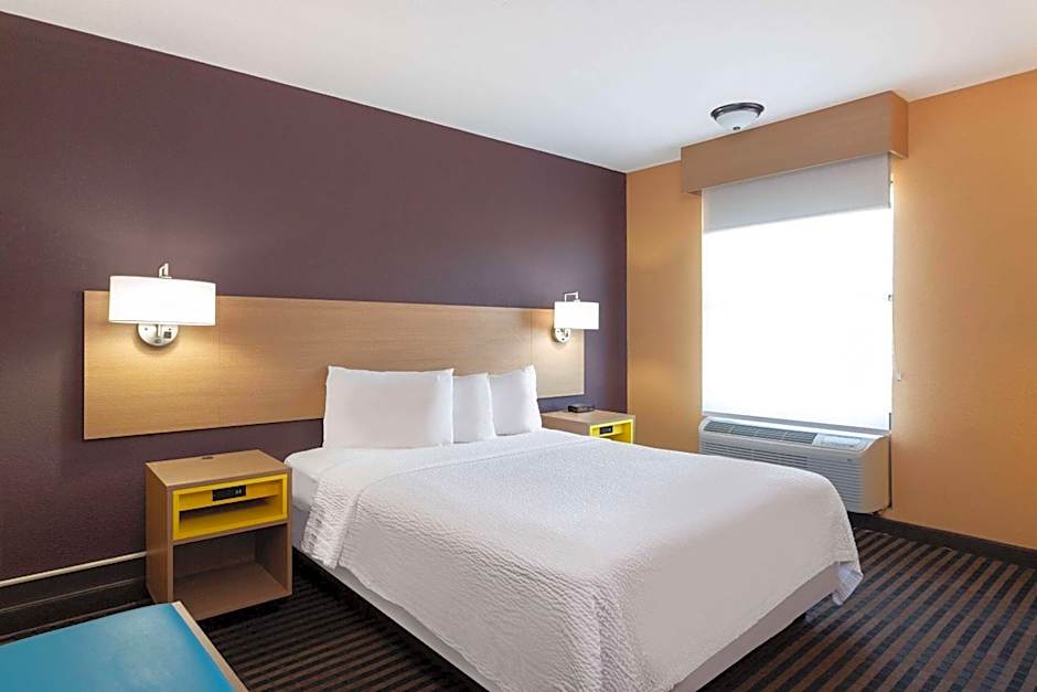 Foto 1 dari 3 — 1 Queen Bed, Accessible