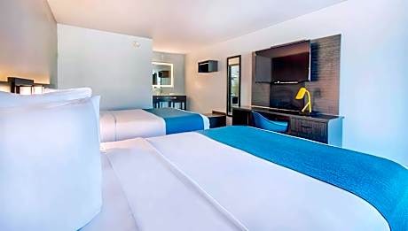 Queen Room with Two Queen Beds - Non-Smoking