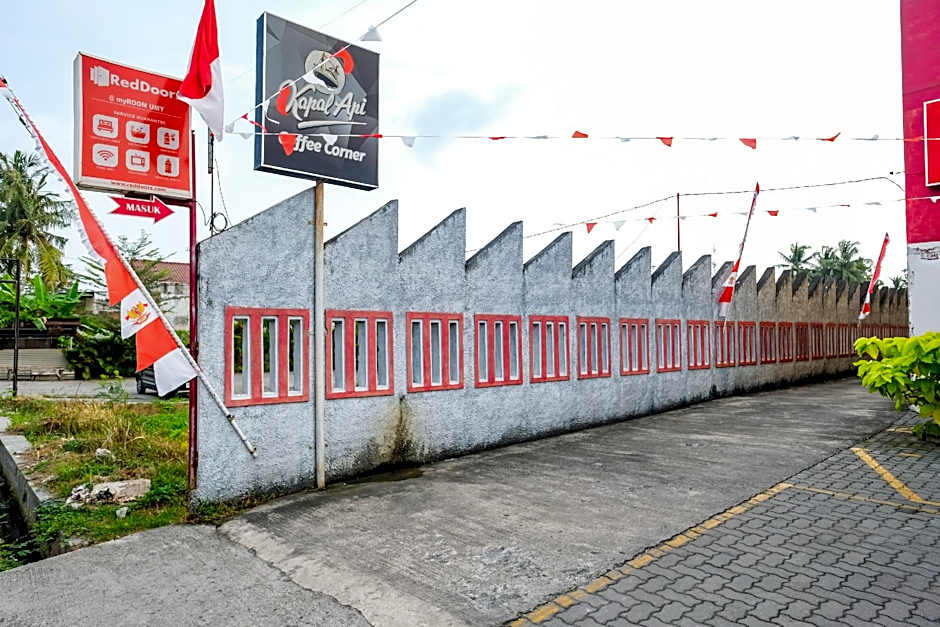 RedDoorz @ myRoom UMY