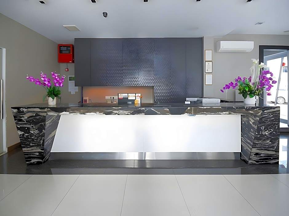 Super OYO 977 Hong Kong Suites