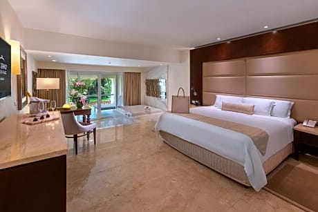 Grand Honeymoon Suite - King Size Bed