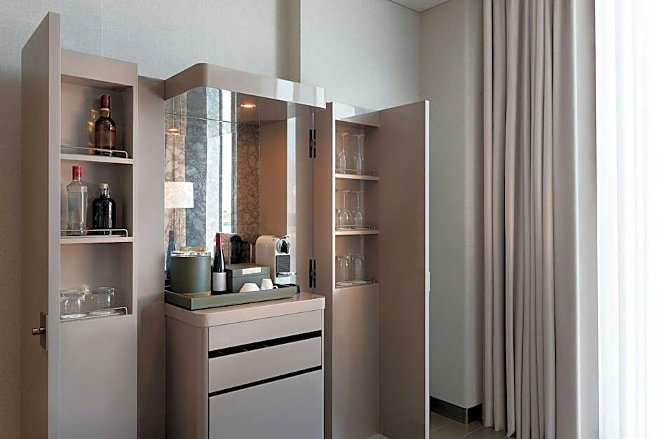 Photo 1 of 8 of Presidential 1 Bedroom 1 King Bed Suite, Corner, River View, High Floor