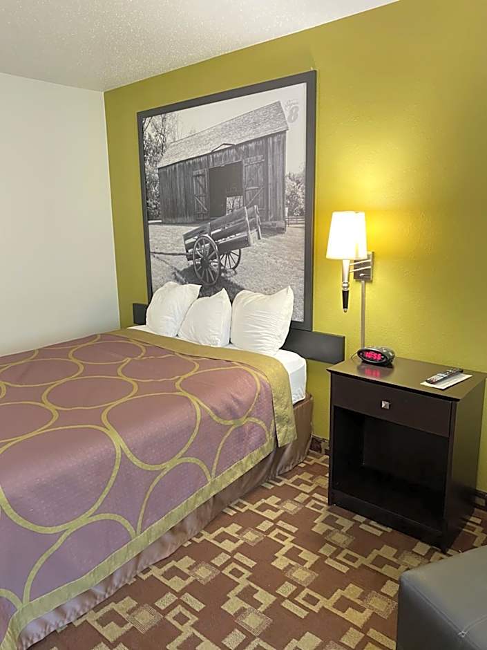 Photo 1 of 9 of 1 Queen Bed